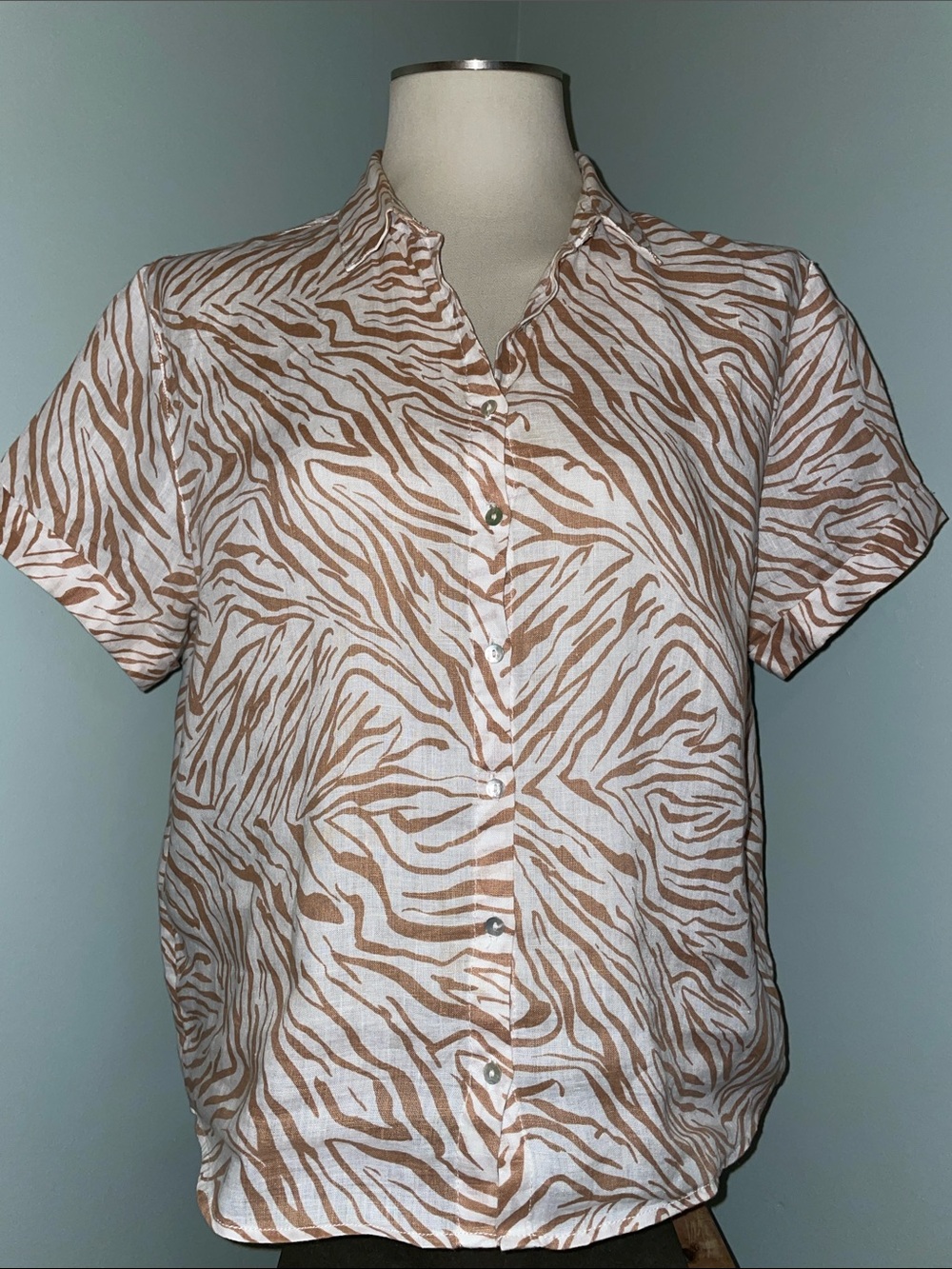 Cynthia Rowley Cream and Brown Zebra Linen Shirt. Short rolled sleeve. Size M